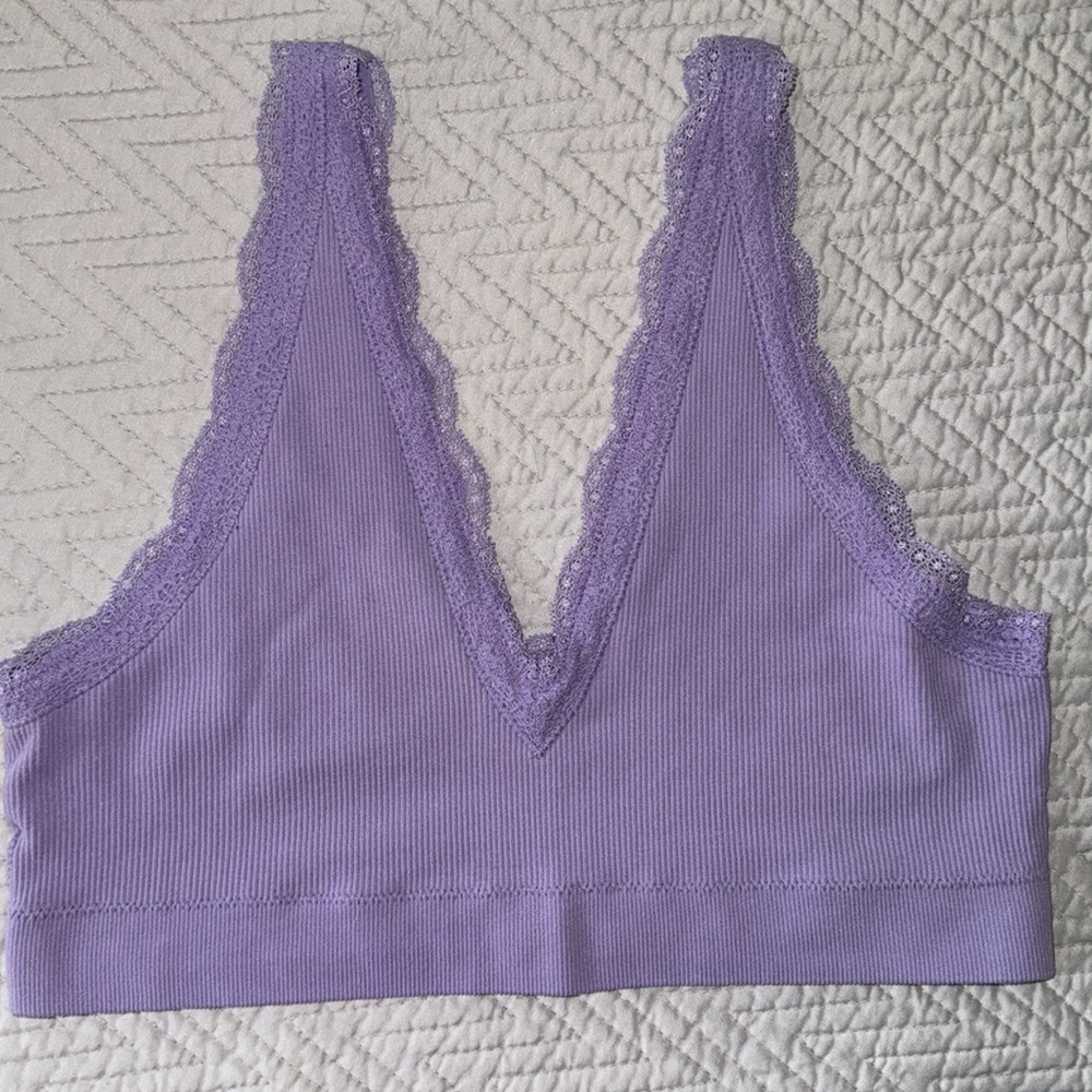 NWOT I intimates size Med-Lg (lavender, bralette, lace trim) Nylon/Spandex
